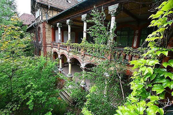 <p>Burası 1. Dünya Savaşında yaralanan Adolf Hitler'in tedavi gördüğü hastane.</p>

