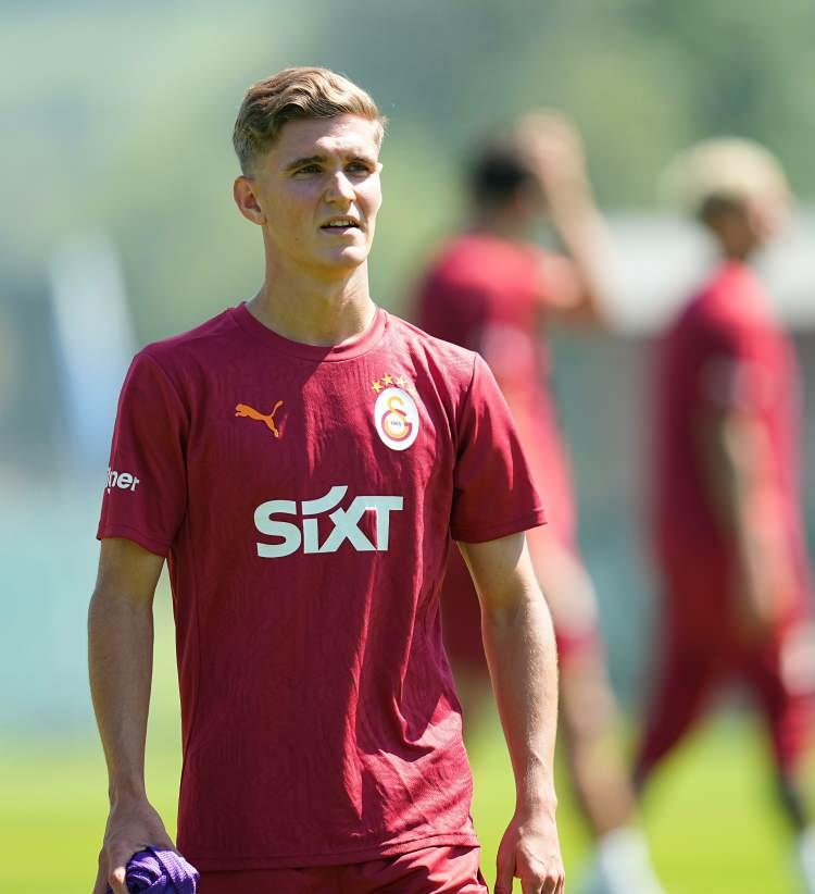 <p>Elias Jelert (Sağ bek) | Kopenhag → Galatasaray</p>
