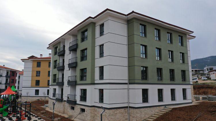 <p>Konut satışları 20 Ağustos Salı günü, iş yeri satışları ise 21 Ağustos Çarşamba günü açık artırma ile gerçekleştirilecek. Açık artırmalar Ankara The Green Park Hotel ve TOKİ İstanbul Hizmet Binası'nda yapılacak.</p>

<p> </p>
