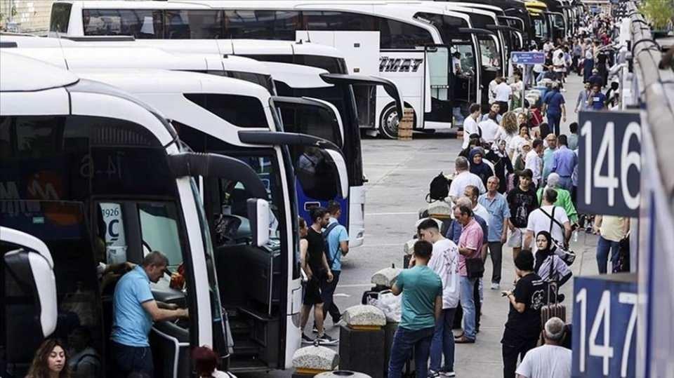 <p>En az göç alan iller ise sırasıyla 6 bin 856 kişi ile Ardahan, 10 bin 202 kişi ile Bayburt ve 11 bin 806 kişi ile Tunceli oldu.</p>

<p> </p>
