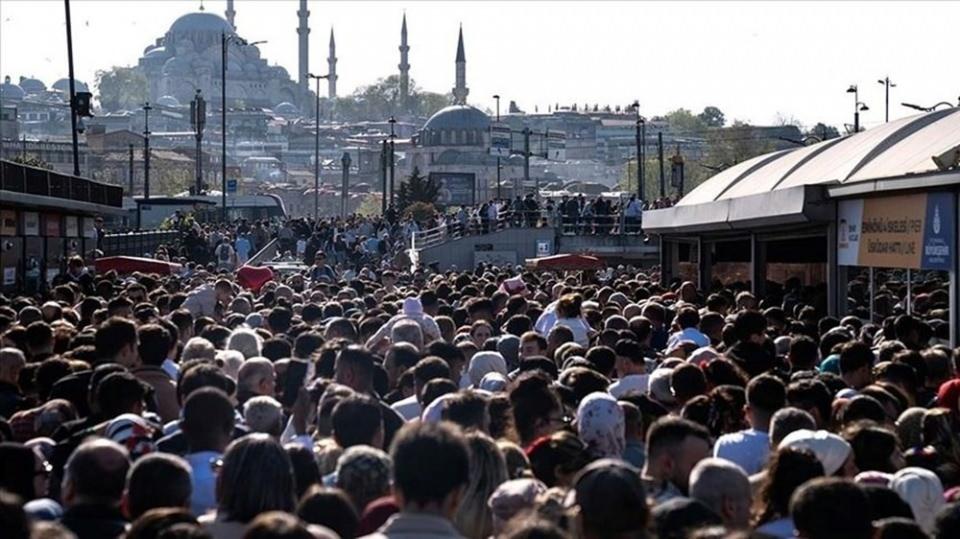 <p>En az göç veren iller ise sırasıyla 6 bin 811 kişi ile Ardahan, 7 bin 234 kişi ile Tunceli ve 7 bin 604 kişi ile Kilis oldu.</p>
<p> </p>