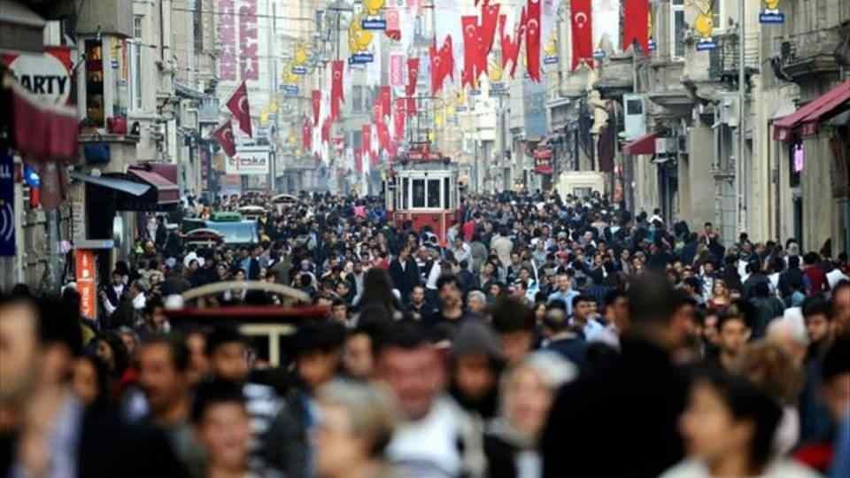 <p><strong>BAĞIMLI GÖÇ</strong></p>
<p>Ülkemizde 2023 yılında iller arası göç eden 3 milyon 450 bin 953 kişiden 601 bin 481'i hanedeki fertlerden birine bağımlı göç etti.</p>