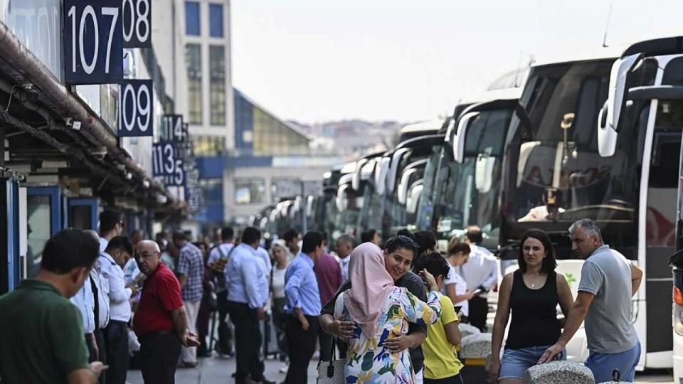 <p><strong>EN ÖNEMLİ GÖÇ NEDENİ EĞİTİM</strong></p>
<p><br />
Türkiye'de 2023 yılında, en fazla göç hareketliliğinin yaşandığı yaş grubu olan 20-24 yaş grubunun göç etme nedenleri incelendiğinde bu hareketliliğin en önemli sebebinin eğitim olduğu görüldü.</p>