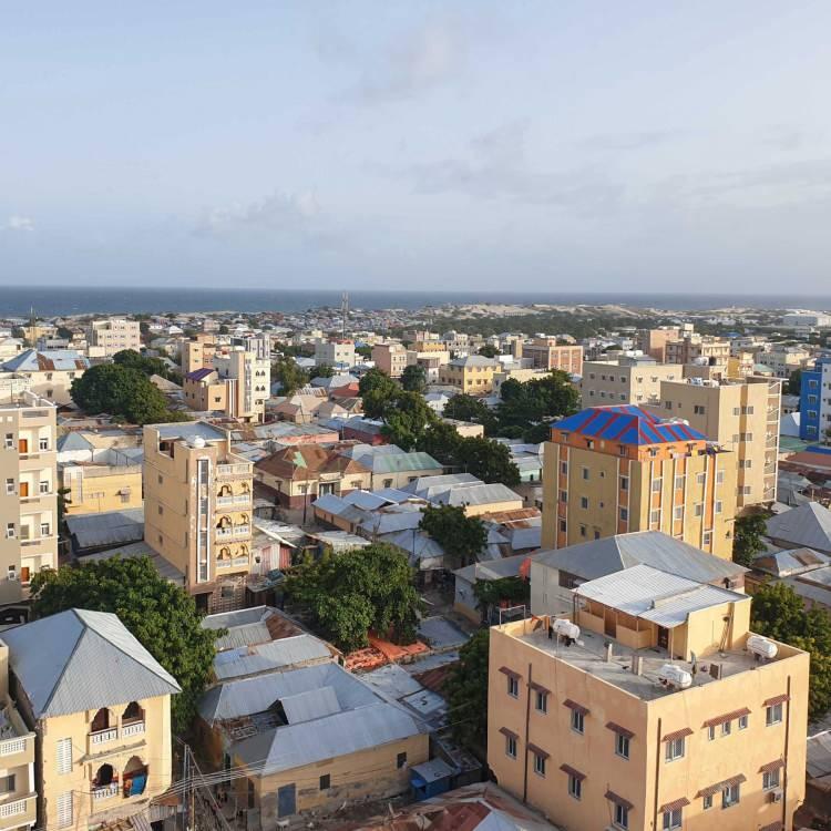 <p><strong><span style="color:#B22222">37) SOMALİ </span> | 65.1 MİLYON</strong></p>
<p> </p>
<p><strong>Mevcut Nüfus: 18.772 milyon</strong></p>