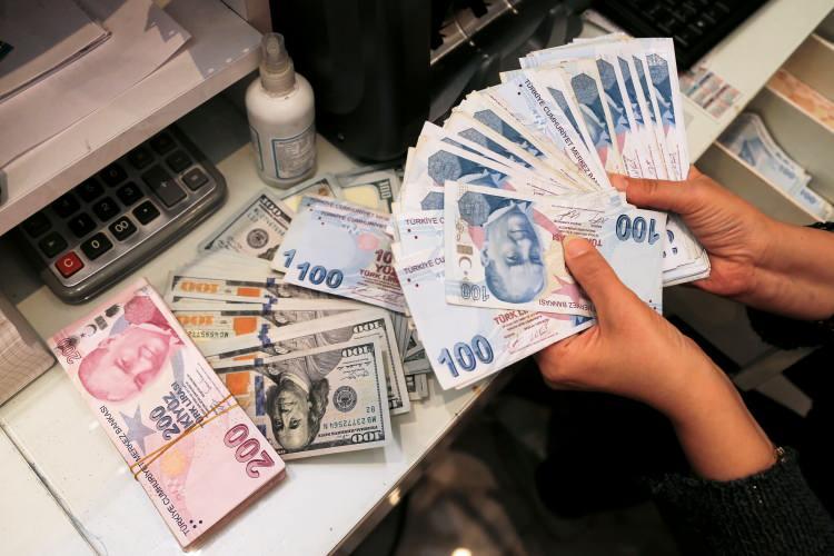 <p>EMEKLİ ZAMMI İÇİN ORAN DEĞİŞTİ</p>

<p>Merkez Bankası enflasyon raporunun ardından Ağustos ayı Piyasa Katılımcıları Anketi'ni de yayımladı. Ankette yıl sonunda enflasyonun yüzde 43.31 olacağı tahmin edildi. Merkez Bankası'nın yüzde 38 tahminine göre bu tahmin 5 puandan fazla çıkmış oldu. Buna göre de daha önce yüzde 10,65 hesaplanan 6 aylık enflasyon oranı yüzde 14.89'a yükseldi.</p>
