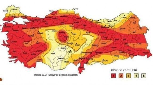 <p><strong><span style="color:rgb(178, 34, 34)"><em>Yönetilebilir bir hal alması için olabildiğince binaların ayakta kalabileceği, binaların yenilenebileceği bir senaryoya evrilmemiz lazım. Barınmadan, beslenmeye kadar çalışmamız lazım."</em></span></strong></p>
