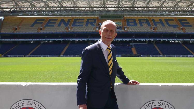 <p>Acı haberi eski Fenerbahçeli futbolcu Ümit Özat, sosyal medya hesabından duyurdu.</p>
