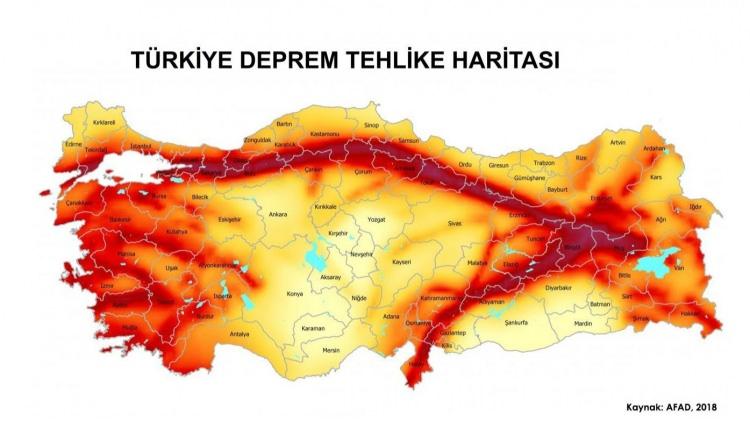 <p><strong>"İstanbul depreme hazır diyemiyoruz. Çünkü İstanbul'un yapısı çok eski"</strong> diyen Yün, <strong>"Kentsel dönüşüm yasası ile 12 yılda yenilenen bina sayısı 92 bin. 850 bin ile 92 bini yan yana koyduğunuzda yüzde 12-13'lük bir yenilenme demek. Bu sayılarla İstanbul depreme hazır diyemiyoruz. </strong>" dedi. </p>
