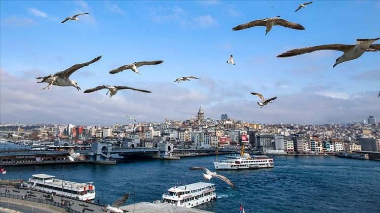 <p>İstanbul'da hava sıcaklığı ve hissedilen sıcaklık 24,5 derece ölçülürken nem oranı da yüzde 83 olarak kaydedildi. </p>
