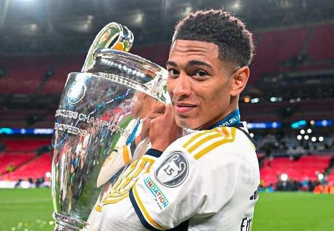<p>Güncel piyasa değeri 180 milyon euro olan ve aktif futbolcular içinde dünyanın en iyileri arasında gösterilen Bellingham, Real Madrid ile yeni sezonda 2 maça çıktı ve 1 asistlik katkı yaptı.</p>