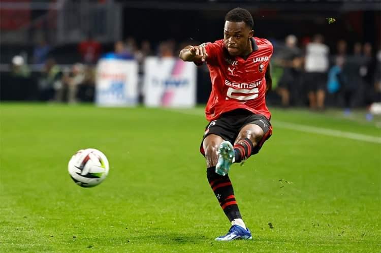 <p>Jeanuel Belocian ➡ Bayer Leverkusen</p>
