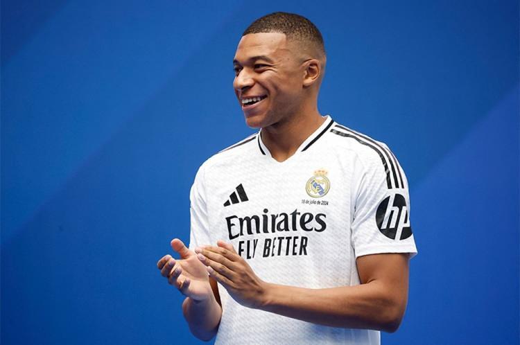 <p>Kylian Mbappe ➡ Real Madrid</p>

