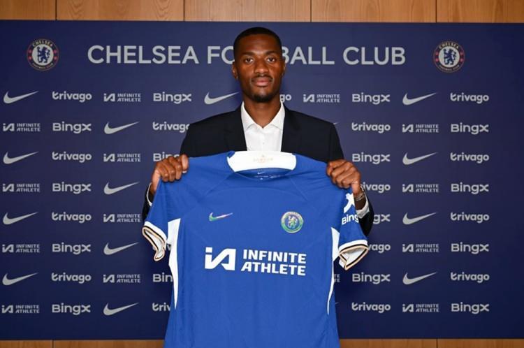 <p>Tosin Adarabioyo ➡ Chelsea</p>
