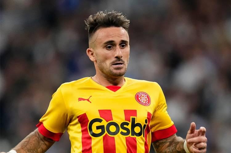 <p>Aleix Garcia ➡ Bayer Leverkusen</p>