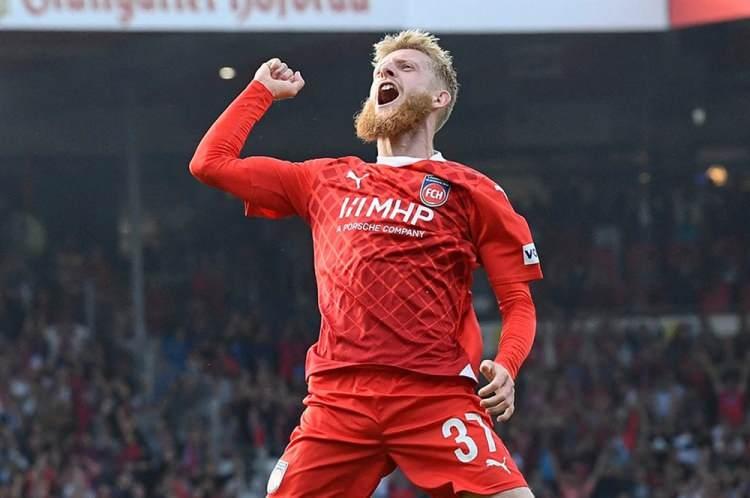 <p>Jan-Niklas Beste ➡ Benfica</p>
