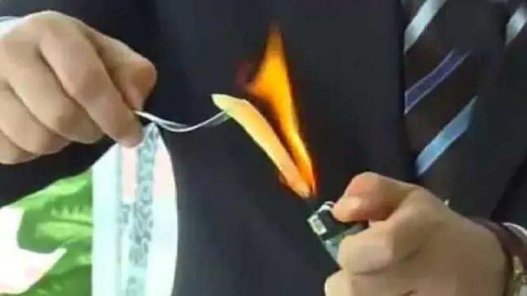 <p><strong>Eğer kaşar alev alıyorsa kaşar sahte demektir. Eğer kaşar yanmazsa gerçek kaşar peyniridir. </strong></p>
