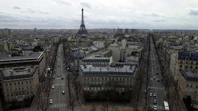 <p><strong><span style="color:#B22222">İŞTE DÜNYANIN EN GÜZEL 100 ŞEHRİ</span></strong></p>
<p> </p>
<p>1- Paris, Fransa</p>