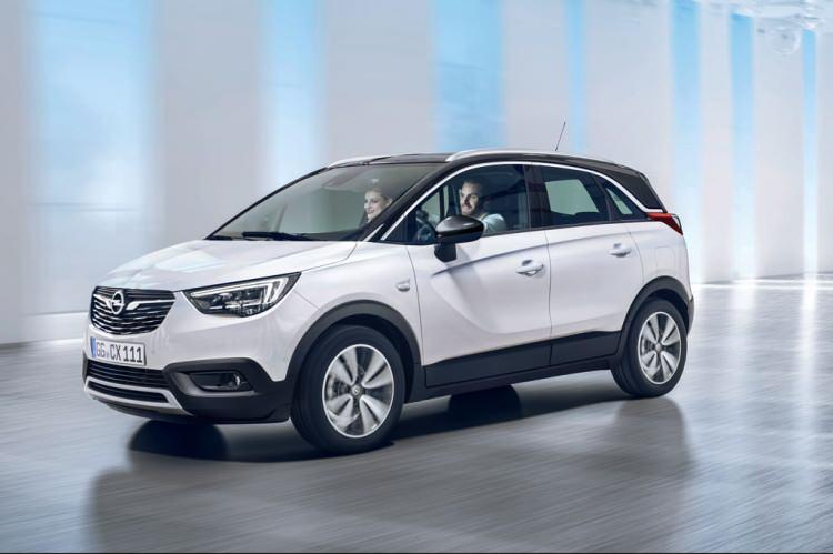<p>Opel’in Crossland modeli de listede.</p>
<p>150 bin TL kredi için 12 ay vadeli sıfır faizli kredi imkanı veya kredi kullanılmadığında 40 bin TL nakit indirimi yapılan modelin otomatik vitesli versiyonu internetten online rezervasyona özel 1.257.900 TL’den başlayan fiyatlarla satılıyor.</p>
<p> </p>