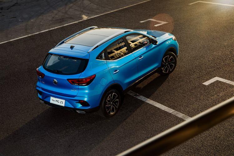 <p>MG’nin listedeki ikinci SUV’si, 1 litre hacimli benzinli motor taşıyan ZS modeli. 111 beygir gücündeki aracın kampanyalı fiyatı 1.209.000 TL.</p>