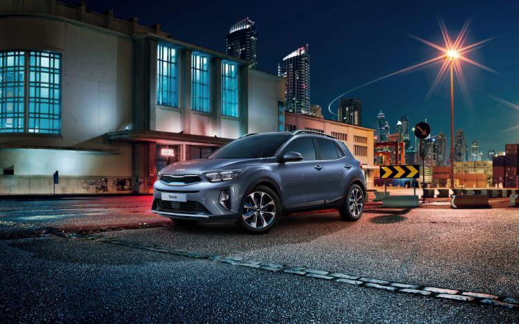 <p><span style="color:rgb(178, 34, 34)"><strong>ZİRVEDE KIA STONIC</strong></span></p>
<p> </p>
<p>Türkiye’de satılan otomatik vitesli en ucuz SUV Kia’nın Stonic modeli.</p>
<p> </p>
<p>İki farklı modelin kampanyalı fiyatları 1.134.000 TL’den başlıyor; en üst versiyonda 1.400.000 TL’ye kadar çıkıyor.</p>