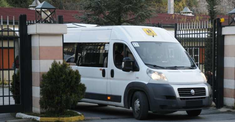 <p><strong>UKOME NE İŞ YAPAR NEYİ DENETLER</strong></p>
<p>Bir başka veli ise "UKOME'nin açıkladığı servis ücretini özel okul servis firmaları resmen hiçe sayıyor. Bize UKOME karışamaz, denetleyemez diyorlar ve tavırları çok rahat. 29.660 TL ödemem gerekirken 100.000 TL talep ediyor. UKOME ne iş yapar neleri denetler?" diyor.</p>