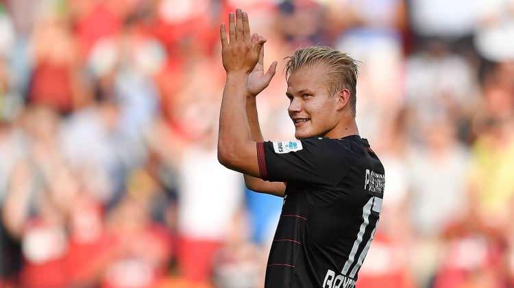 <p>Joel Pohjanpalo - HJK, IFK Mariehamn'a karşı, 2012</p>
<p> </p>
<p>(3 dakika 162 saniye) </p>