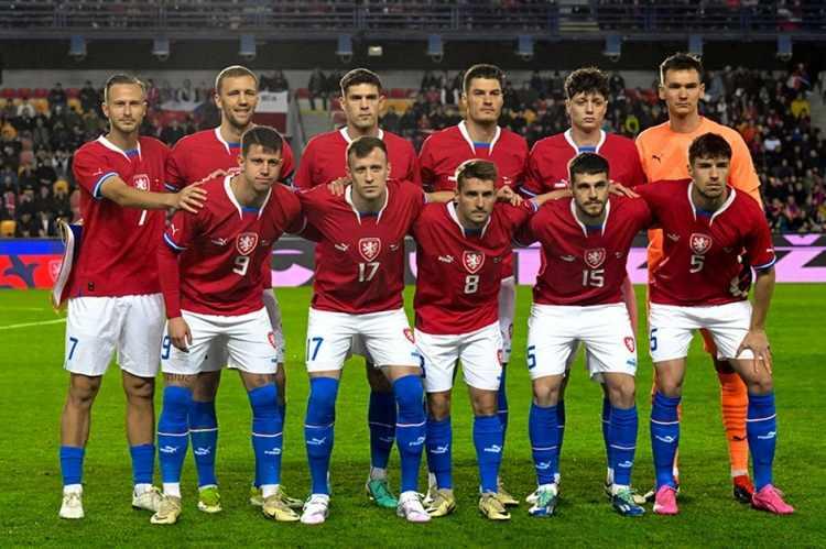 <p>Türkiye’nin UEFA Ülke puanı sıralamasındaki en yakın rakibi Çek Cumhuriyeti, 4 takımla Avrupa’da mücadele ediyor.<br />
<br />
Çekler, son maçlarda aldığı başarılı sonuçlar ile aradaki farkı açmaya başladı.</p>