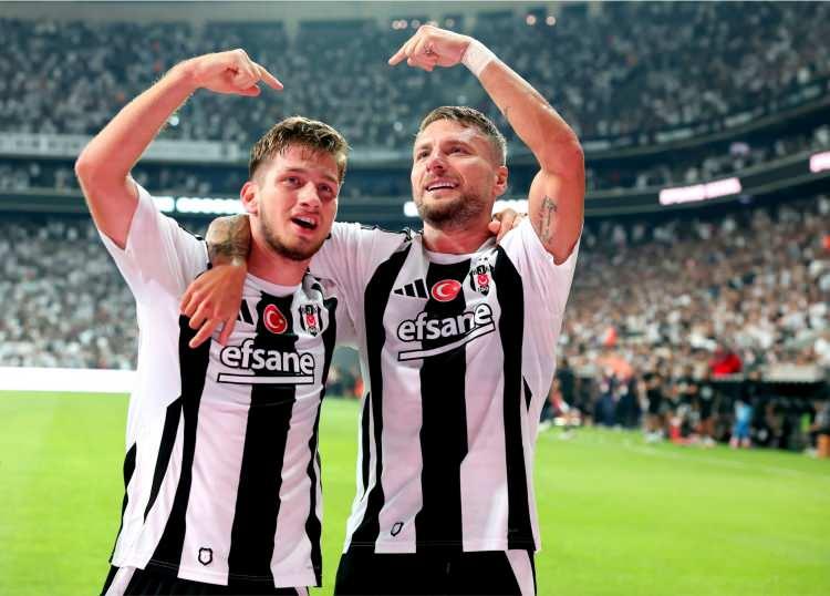 <p>Beşiktaş'ın 19 yaşındaki genç golcüsü, 2024 yılında şu ana kadar oynadığı resmi lig maçlarında 10 gol ve 5 asistlik performansa imza atarak takımın bu süreçte en büyük hücum kozlarından biri oldu.</p>