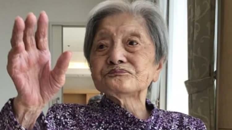 <p><strong>'Guinnes Dünya Rekorları'na göre, 117 yaşındaki Maria Branyas’ın ölümünün ardından "en yaşlı kişi ünvanının yeni sahibi" 116 yaşındaki Japon Tomiko Itooka oldu.</strong></p>
