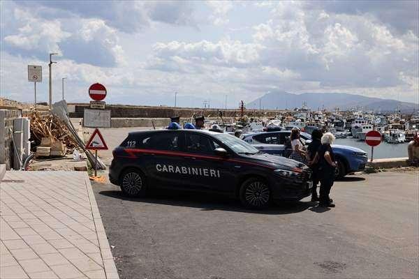 <p>İtalyan basınında çıkan haberlerde, son günlerde ülke genelini etkileyen yağış ve fırtınalı havanın, Palermo'nun 20 kilometre doğusundaki Porticello açıklarında "Bayesian" isimli bir teknenin yerel saatle 05.00 sıralarında batmasına yol açtığı belirtildi.</p>
