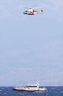 <p>Teknenin 49 metre derine battığı ve kayıpları arama kurtarma çalışmalarının sürdüğü ifade edildi.</p>

<p> </p>
