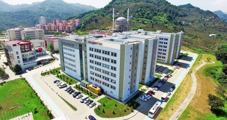 <p><span style="color:#B22222"><strong>GİRESUN ÜNİVERSİTESİ 9 ÖĞRETİM ÜYESİ ALACAK</strong></span></p>
<p> </p>
<p>Giresun Üniversitesi Rektörlüğü, Devlet Konservatuvarı'na 1 doçent ve 1 dr. öğretim üyesi; Diş Hekimliği Fakültesi'ne 2 dr. öğretim üyesi; Tıp Fakültesi'ne 5 dr. öğretim üyesi olmak üzere toplam 9 öğretim üyesi alınacak.</p>
<p>18 Temmuz 2024 tarihinde başlayan başvurular 25 Ağustos 2024 tarihinde sona erecek.</p>