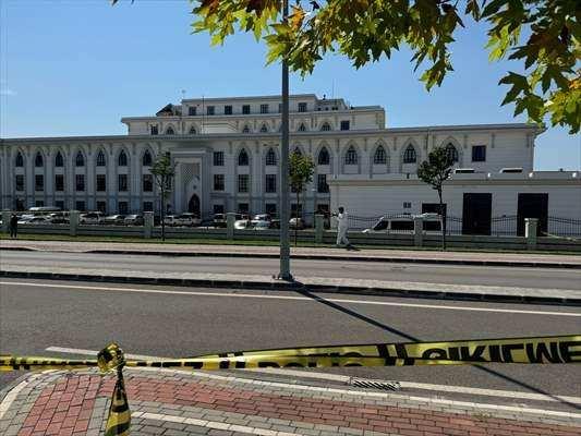 <p>Başiskele il&ccedil;esi Mahmutpaşa Mahallesi'ndeki Kocaeli İl Emniyet M&uuml;d&uuml;rl&uuml;ğ&uuml;n&uuml;n a&ccedil;ık otoparkında bir ş&uuml;pheli, bazı otomobilleri bı&ccedil;akla &ccedil;izip lastiklerini patlatması &uuml;zerine n&ouml;bet&ccedil;i polislerce uyarıldı.</p>

<p>&nbsp;</p>
