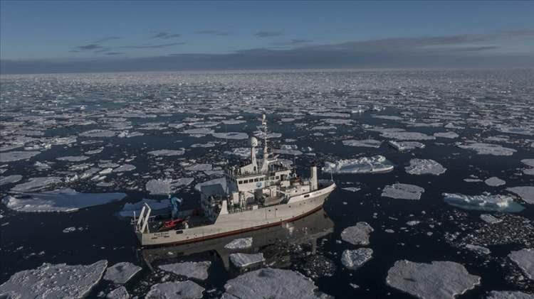 <p>Türkiye Kuzey Kutbu araştırma faaliyetleri için Svalbard Anlaşması'nı imzaladı.</p>
