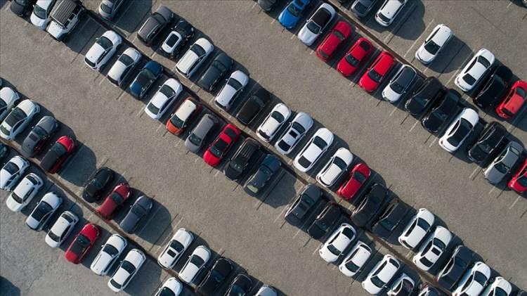 <p>Dacia Duster SUV otomobil modeli, şehir içi ve arazide kullanıma uygun olarak gündeme gelebiliyor. </p>
<p> </p>