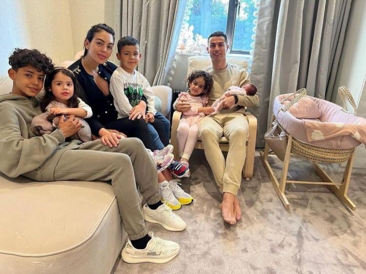 <p><strong>Dünyaca ünlü futbolcu Cristiano Ronaldo ile Georgina Rodriguez'in yaptığı anlaşma ortaya çıktı.</strong></p>
