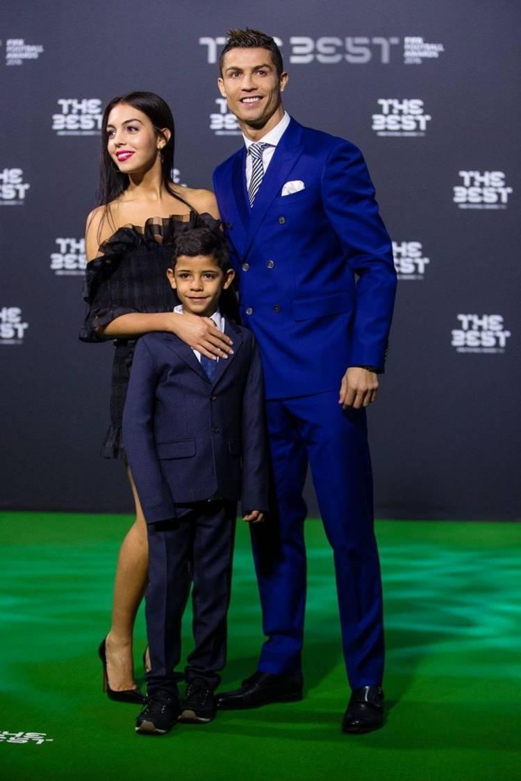 <p><span style="color:#B22222"><strong>AYRILIK PAHALIYA PATLAYACAK</strong></span></p>
<p><strong>Yedi yıl önceki anlaşmaya göre Ronaldo, eşine sadece para ödemeyecek. </strong></p>