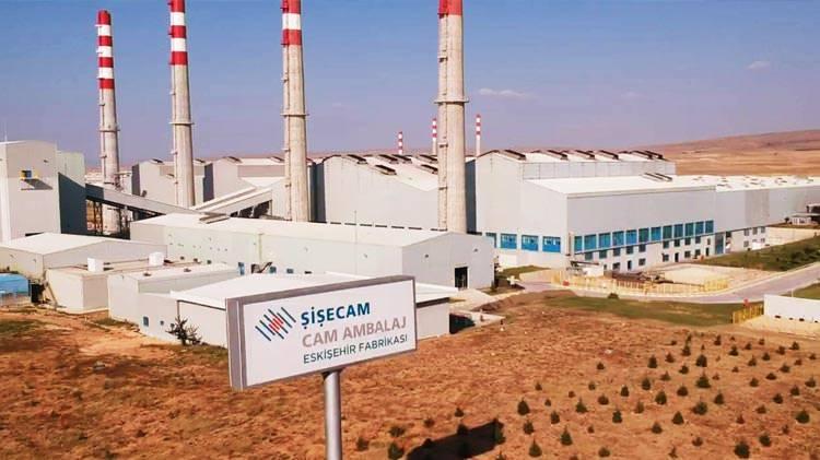 <p>Şişecam, Türkiye'nin temel cam ürünleri gereksinimini karşılamak için kuruldu. Günümüzde Türkiye’nin en güçlü sanayi kuruluşlarından biri olmasının dışında, camın tüm temel alanları ile soda ve krom bileşiklerini kapsayan iş kollarında küresel bir oyun kurucuya dönüşmüştür. </p>
<p> </p>
