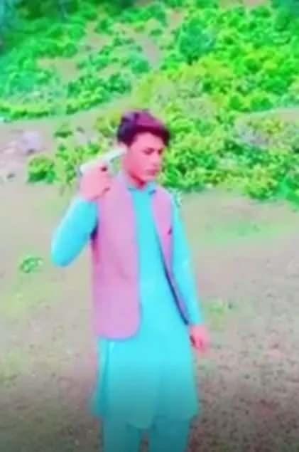 <p>Hamidullah'ın hayatını kaybettiği o anları içeren video TikTok'a hiç yüklenmedi ancak Pakistanlı gencin bazı arkadaşları olay anını sosyal medyadan paylaştı.</p>
<p> </p>