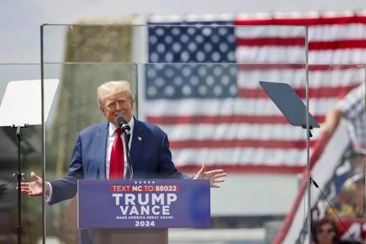 <p>Trump, ABD Başkanı Joe Biden ve Başkan Yardımcısı Kamala Harris'i ABD'nin Afganistan'dan çekilmesi konusunda eleştirildi ve Ukrayna ve Orta Doğu'daki çatışmalardan sorumlu tuttu.</p>
<p> </p>