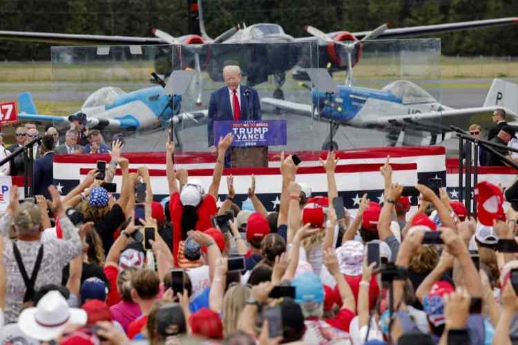 <p>Trump, sözlerini şöyle sürdürdü:</p>
<p> </p>
<p>Michelle de öyle. Bilirsiniz, her zaman 'Efendim, lütfen politikaya bağlı kalın, kişiselleştirmeyin' derler. Ama yine de bu insanlar bütün gece boyunca olayı kişiselleşiyorlar. Hala politikaya sadık kalmak zorunda mıyım?</p>
