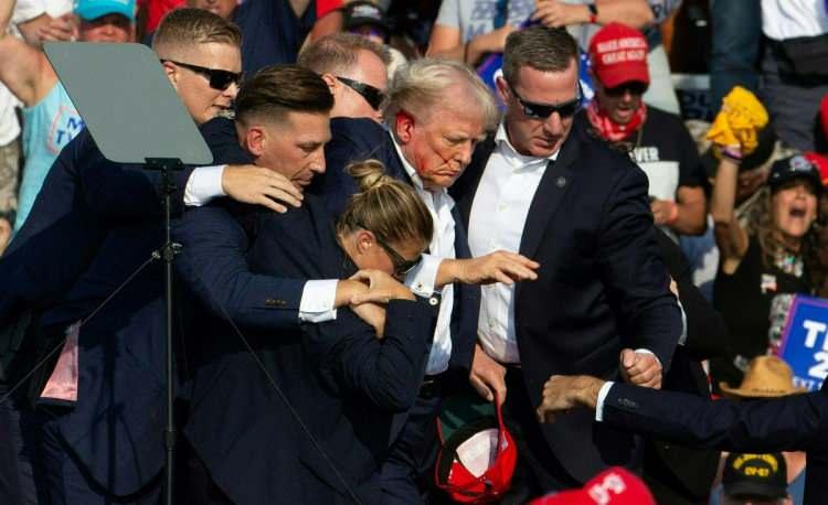 <p>Trump uğradığı suikast girişiminin ardından ilk kez açık havada miting düzenledi.</p>