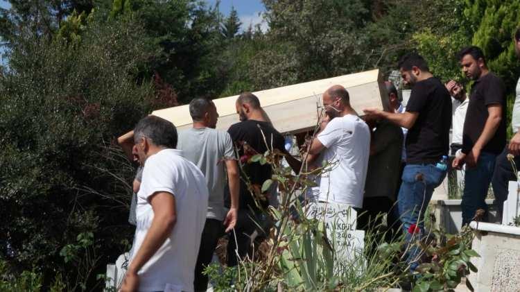 <p>Bu d&ouml;rd&uuml;nc&uuml; saldırı. Bir kadıncağıza saldırdılar, hastaneye kaldırıldı.</p>

<p>&nbsp;</p>
