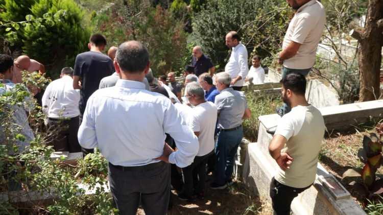 <p>Bizim başka bir amcamızın &ccedil;ocuğuna saldırdılar şu anda yatıyor, her tarafını par&ccedil;alamışlar.</p>

<p>&nbsp;</p>
