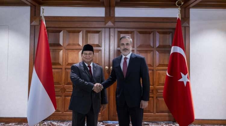<p>Örneğin, ülkenin Savunma Bakanlığı Haziran ayında Kırmızı Beyaz fırkateynlerini Türk füzeleriyle donatmayı önerdi ve bu savaş gemileri için diğer tedarikçilerden silah ithal etme planını revize etti. </p>
