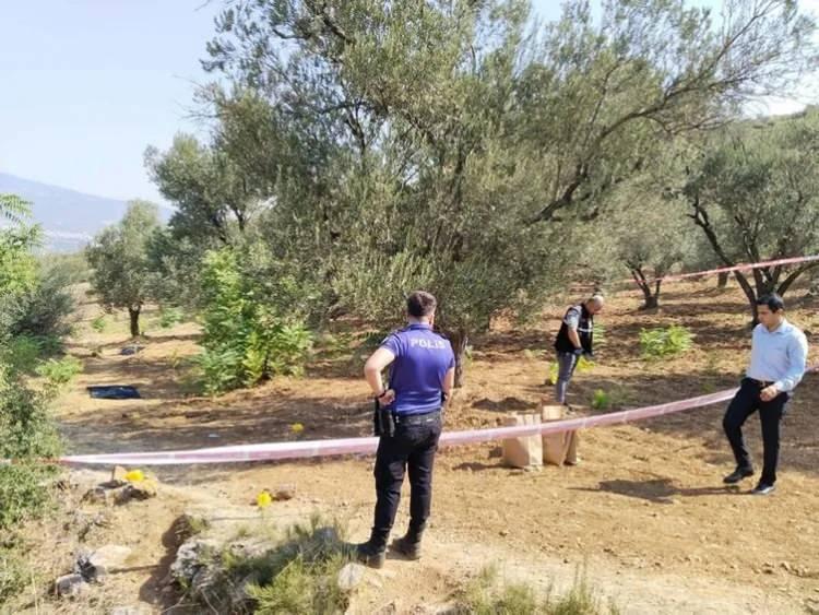 <p><span style="color:#B22222"><strong>O FOTOĞRAFIN HİKAYESİ ORTAYA &Ccedil;IKTI</strong></span></p>

<p>&nbsp;</p>
