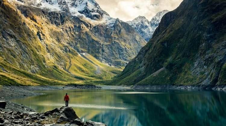 <p><span style="color:inherit">K&uuml;resel Barış Endeksi'nde ikinci sırada yer alan Yeni Zelanda, &ccedil;atışmalara karşı tarafsız duruşuyla uzun zamandır takdir topluyor.</span></p>

<p>&nbsp;</p>
