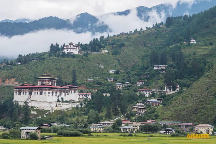 <p>Bhutan, 21 Eyl&uuml;l 1971'de Birleşmiş Milletler'e katıldıktan sonra, herhangi bir &ccedil;atışma konusunda tarafsız olduğunu ilan etmiştir.</p>
