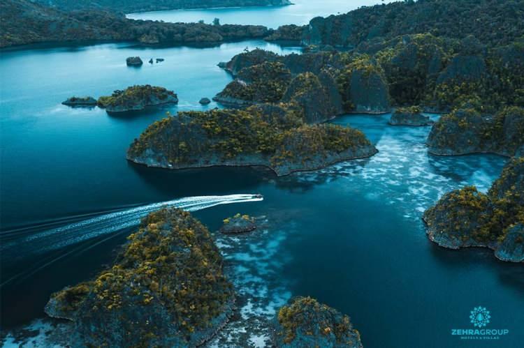 <p>Listedeki diğer &uuml;lkeler gibi Endonezya da, d&uuml;nya genelindeki siyasi meselelerde tipik olarak tarafsız bir duruş sergilediği i&ccedil;in listeye dahil edilmiştir.</p>

<p>&nbsp;</p>

<p><strong>1948'de &uuml;lkenin ilk başkanı Achmed Sukarno, dış politikalarına atıfta bulunmak i&ccedil;in '&ouml;zg&uuml;r ve aktif' terimini ortaya attı.</strong></p>
