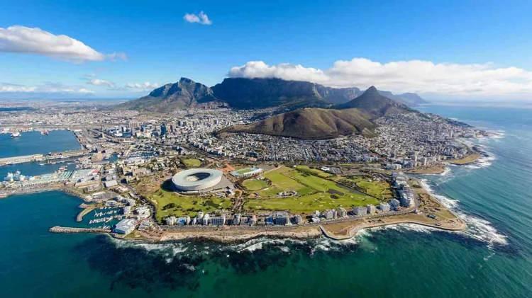 <p><span style="color:#B22222"><strong>&nbsp;G&Uuml;NEY AFRİKA</strong></span></p>
